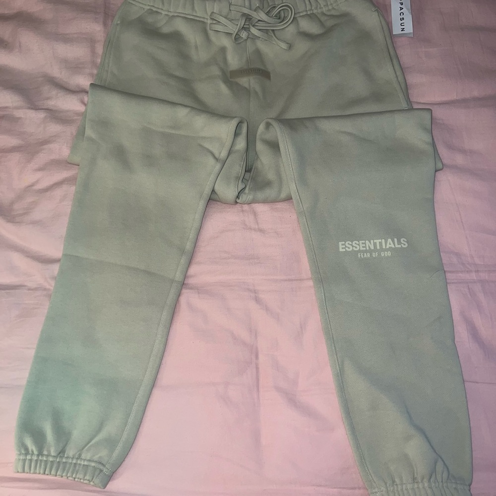 Men ESSENTIAL sweatpants